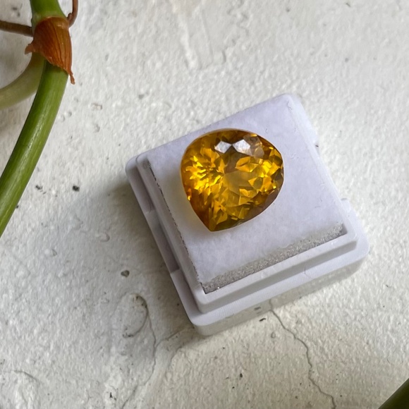 5.7 CT Padparadascha Saphire (natural pear radiant cut) - Picture 1 of 7